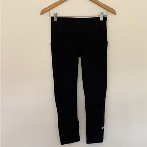 Black Lululemon Cropped Leggings Size 4